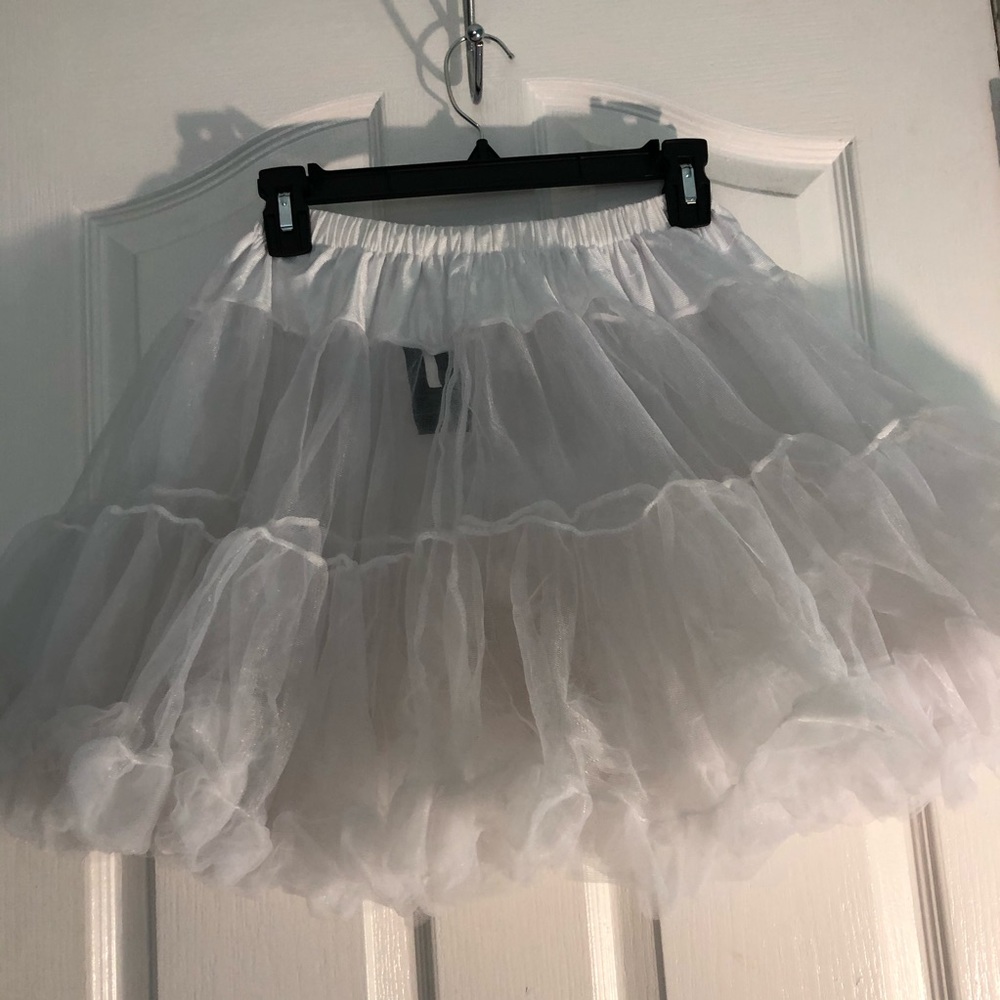 EUC leg Avenue white tutu skirt in juniors small